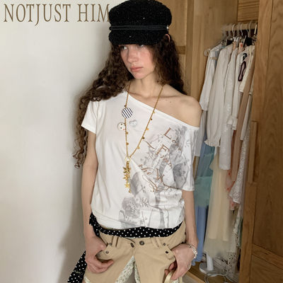 花筏NOTJUSTHIM《Love of Angel》斜肩蕾丝印花两穿T恤 赠胸针