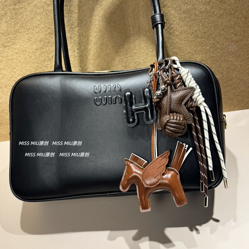 高级感2026新款小飞马纯色pu秋冬包包挂件个性小众时尚钥匙扣挂饰