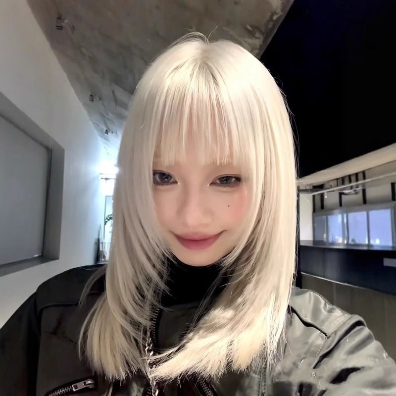 Lolita浅白金中长锁骨假发