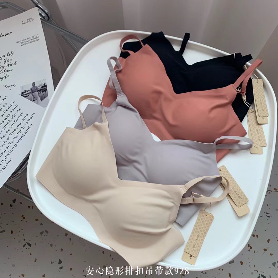 日本无痕乳胶内衣女隐形扣吊带小胸聚拢无钢圈调整型舒适睡眠文胸