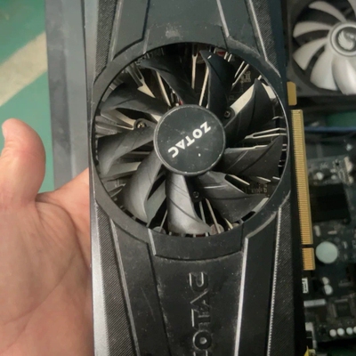 索泰GTX1050-2GD5雷霆版显卡，单风扇设计，2G显存 ~议价