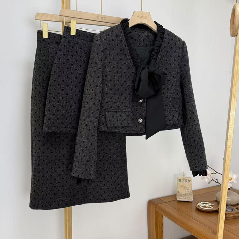 小香风羽绒套装女2025冬季新款波点V领蝴蝶结名媛气质半裙两件套,女装/女士精品,时尚套装,淘宝优惠券,粉丝福利购,淘宝优惠卷