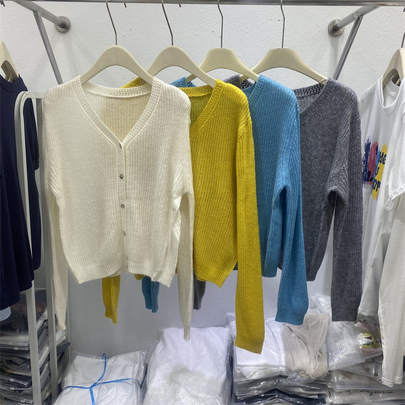 中式2026春款极简V领单排扣针织开衫女百搭显瘦短款长袖毛衣外套