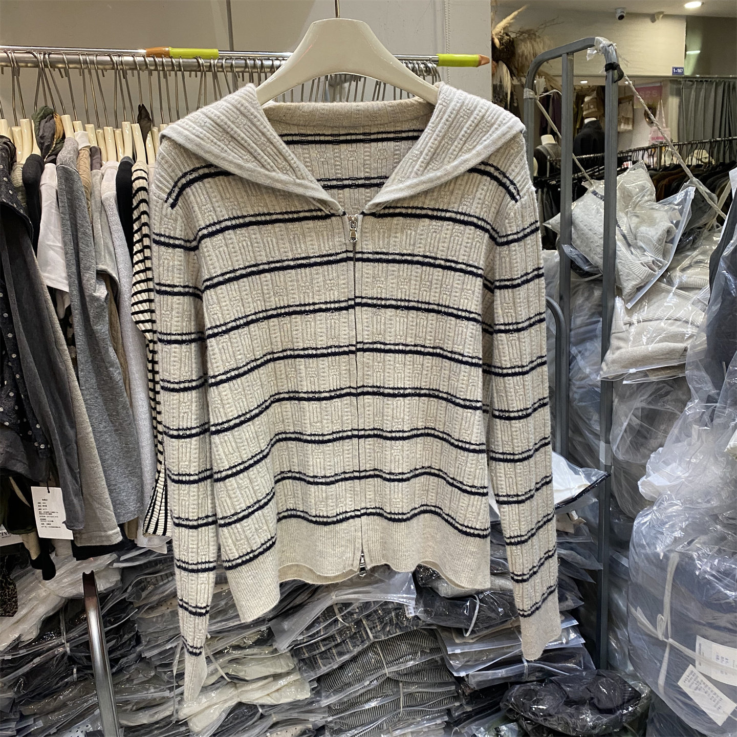 秋大翻领黑白条纹显瘦针织开衫女