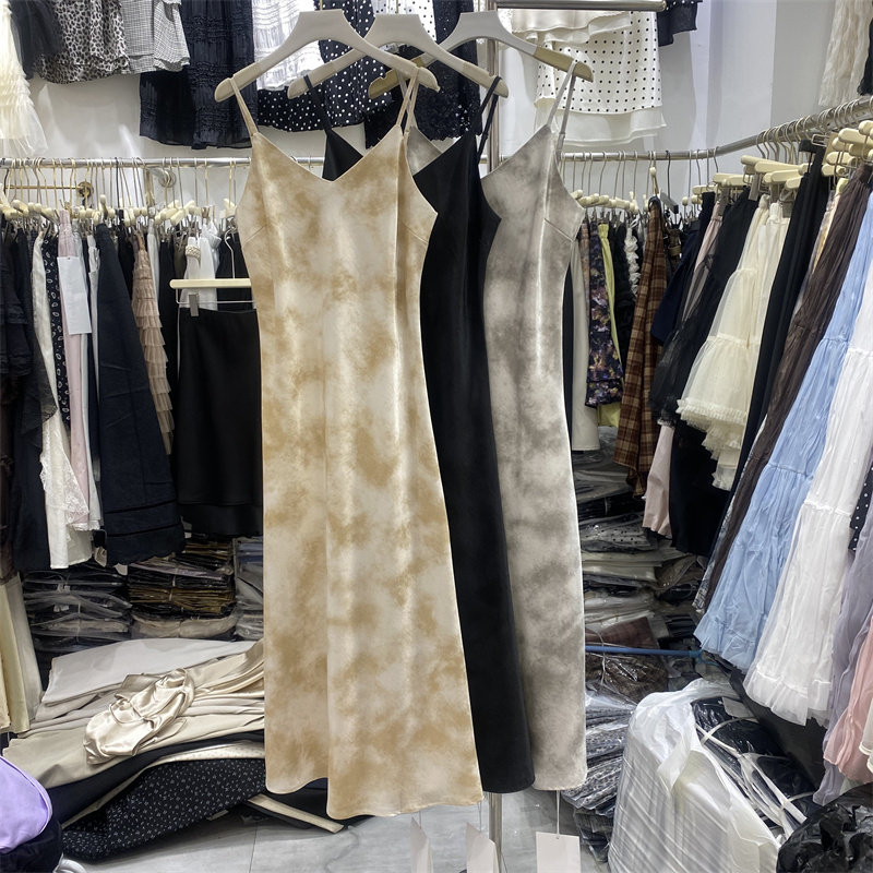 YLMY2605春夏高级感晕染缎面吊带连衣裙女轻熟复古气质长裙小个子