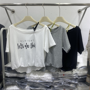 韩版2026夏款字母印花短袖T恤女显瘦小个子斜肩不规则短款上衣