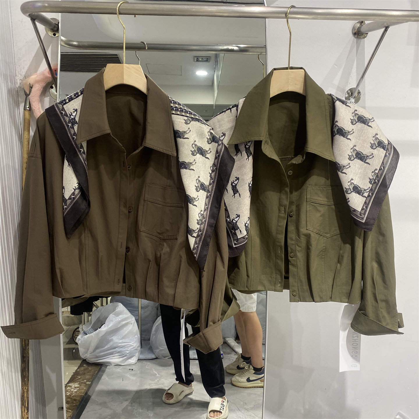 工装复古可拆丝巾军绿衬衫女秋