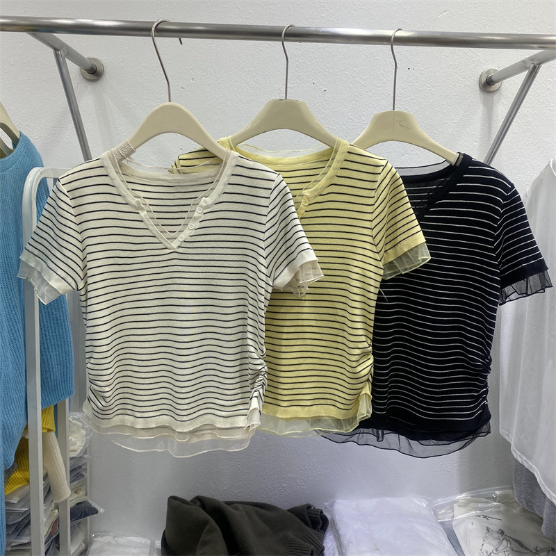 欧货2026春款条纹V领假两件短袖针织衫女夏蕾丝拼接显瘦短款上衣