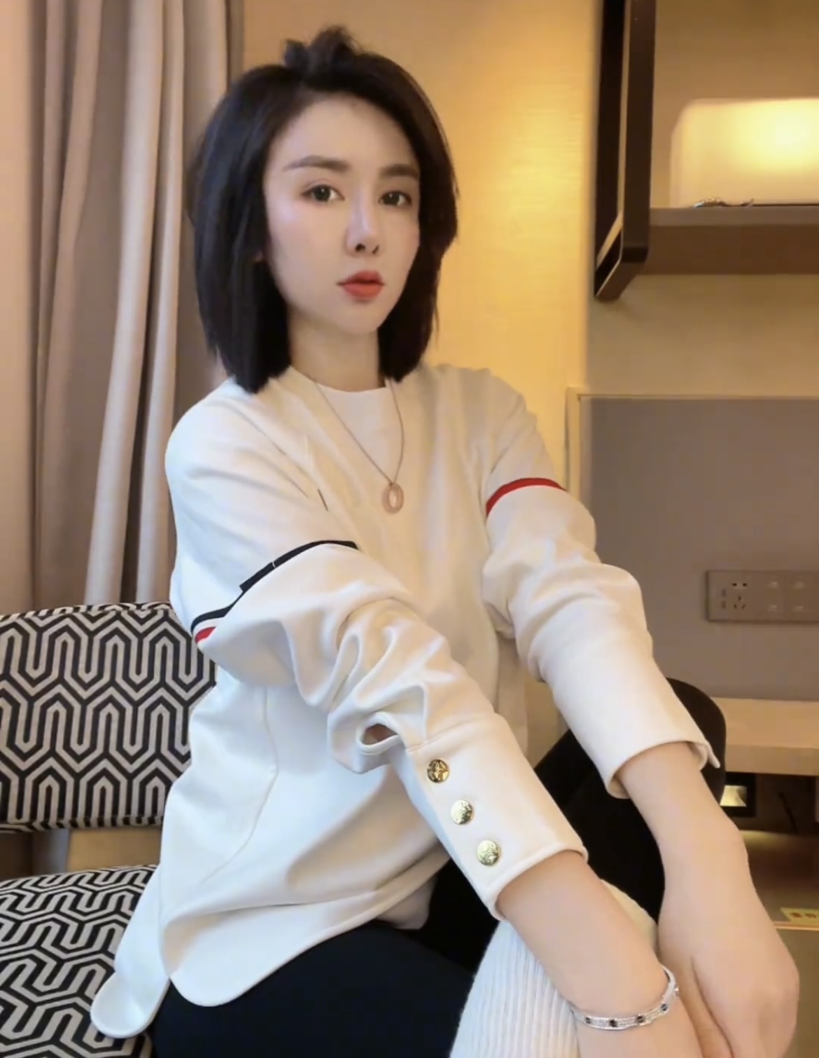 长袖打底衫袖子两条杠叠穿上衣