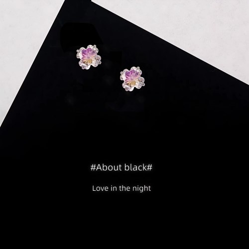 Ab | 春日 | 幸运四叶草渐变锆石钛钢耳钉小众个性耳骨钉耳饰品女