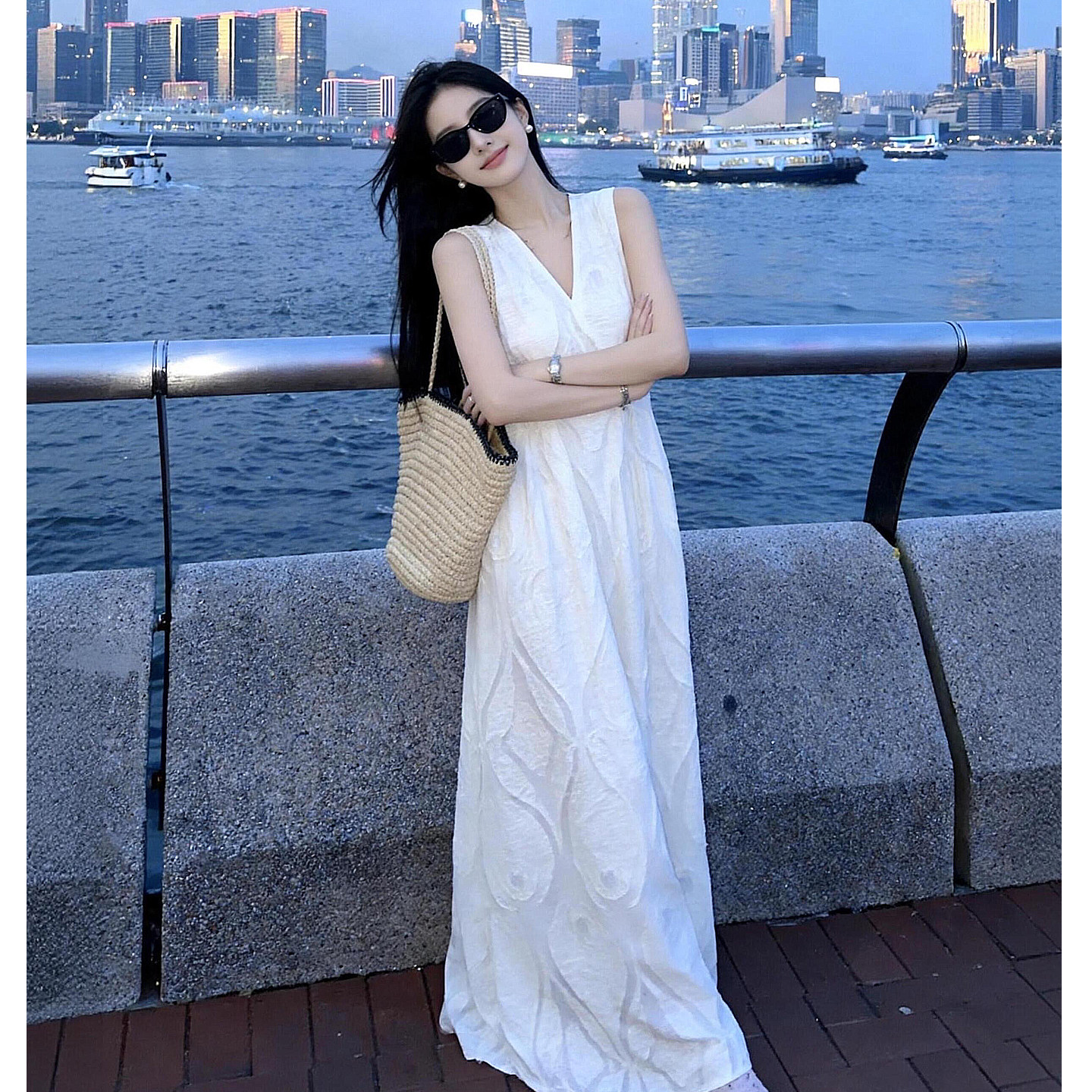 清纯白月光V领无袖白色连衣裙女今年超好看时尚气质小个子长裙子