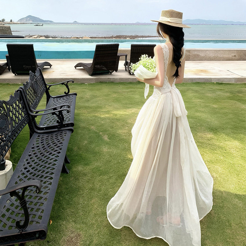 白色蕾丝吊带洋装女夏海
