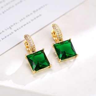精致绿色锆石耳环轻奢高级感耳扣女小众设计气质名媛耳坠时尚耳饰