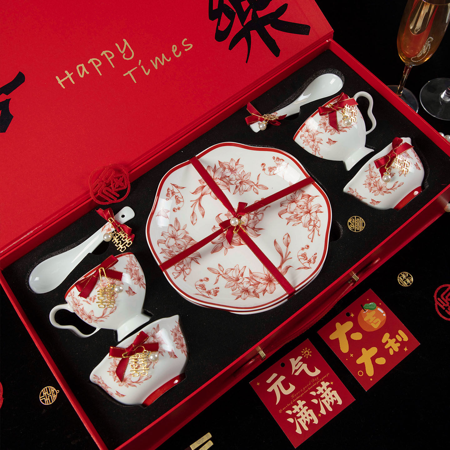新婚礼物高档餐具礼盒骨瓷碗盘套装结婚乔迁送礼红色百合实用杯子,餐饮具,餐具礼盒,淘宝优惠券,粉丝福利购,淘宝优惠卷