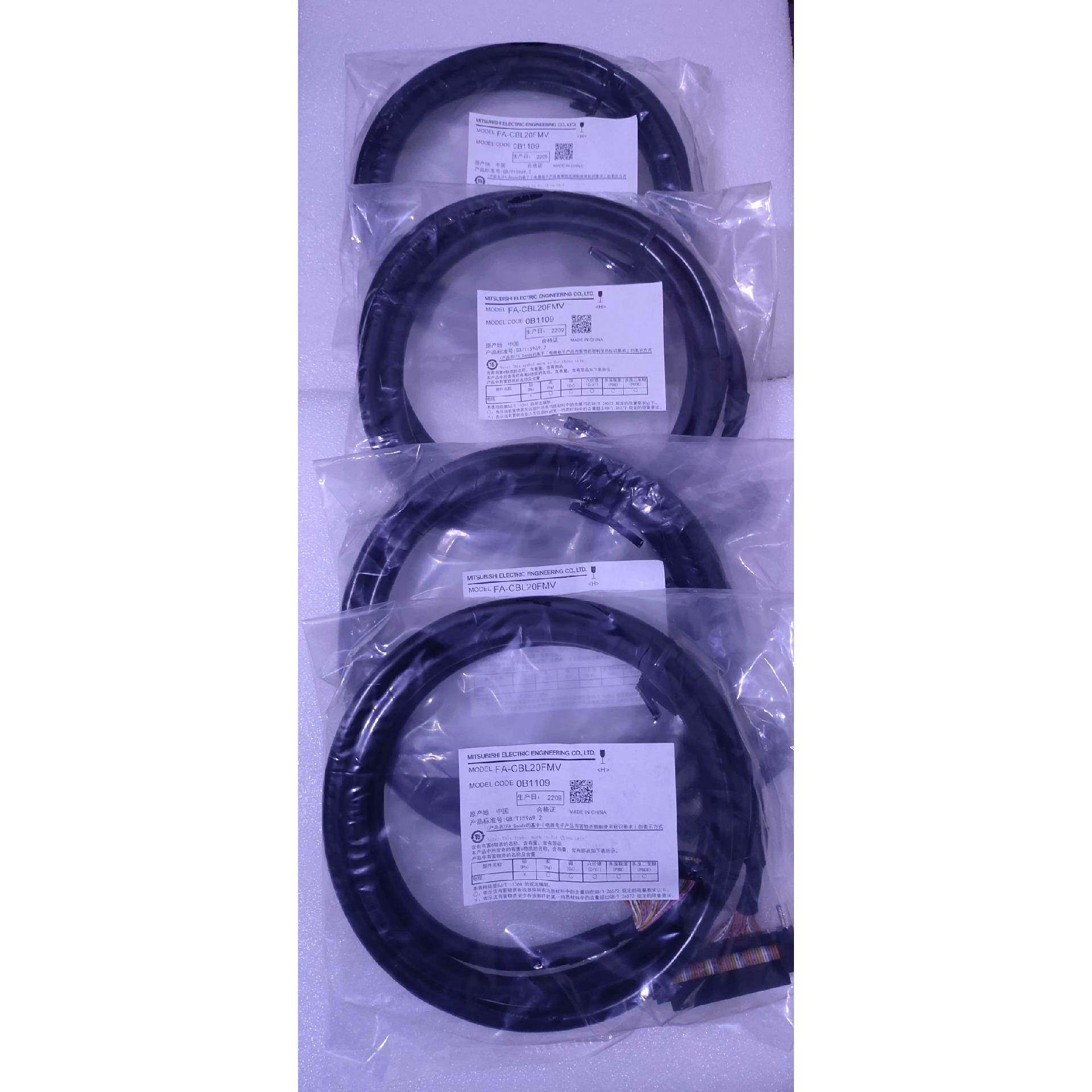 【议价】全新原装三菱PLC连接线：FA-CBL20FMV 5条