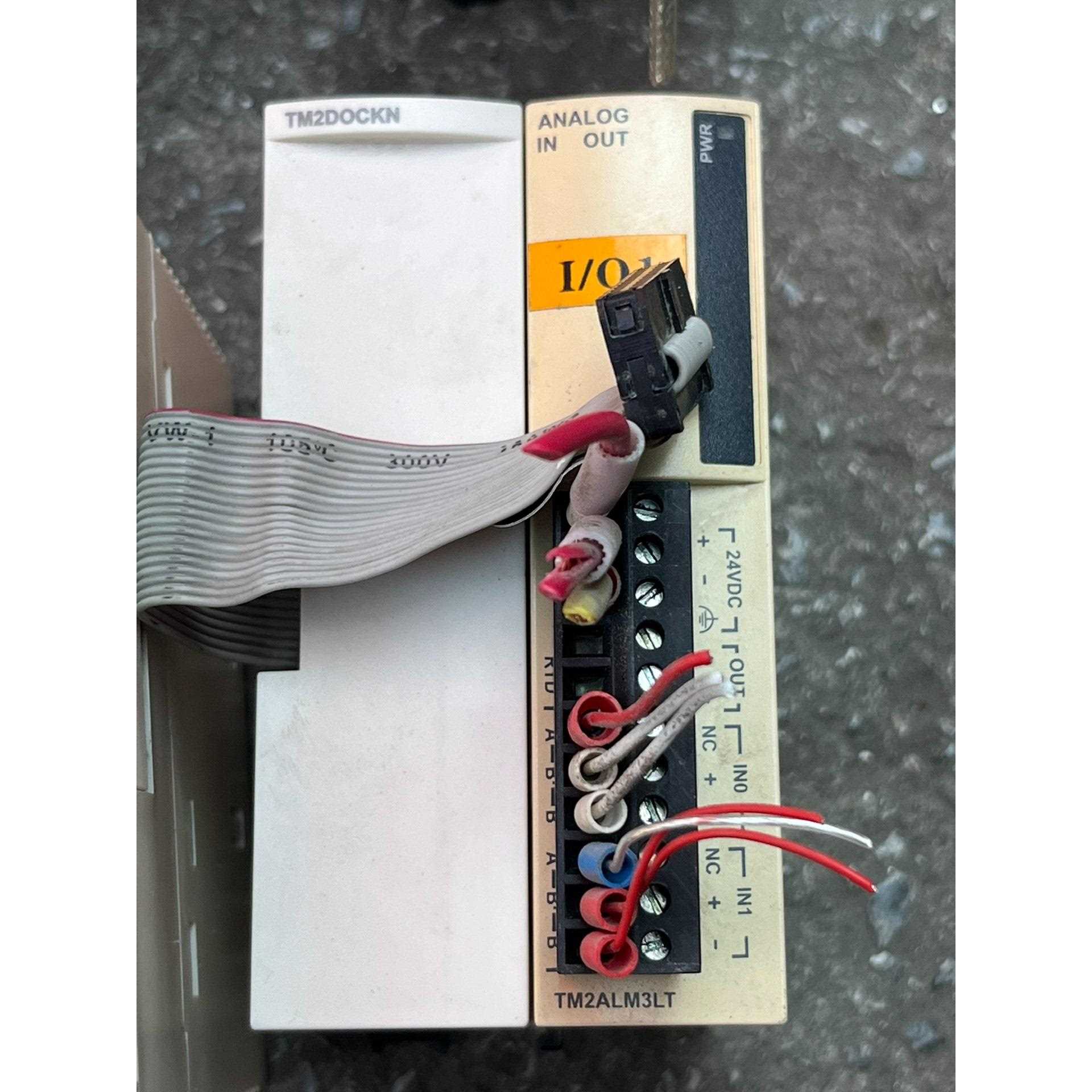 【议价】TM2DOCKN两个，一个安装脚破，TM2ALM3LT两个