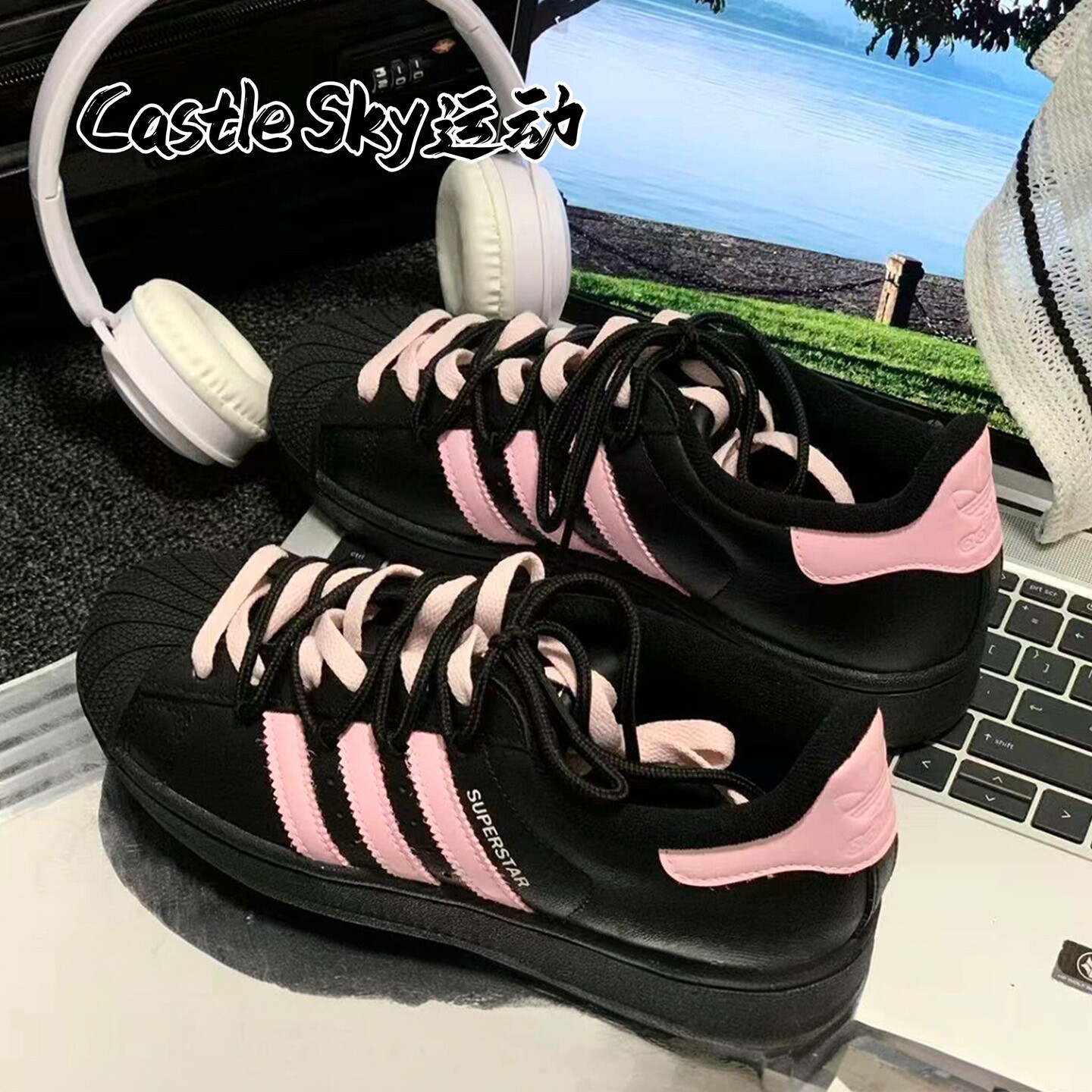 Adidasr粉恋人甜酷贝壳头板鞋
