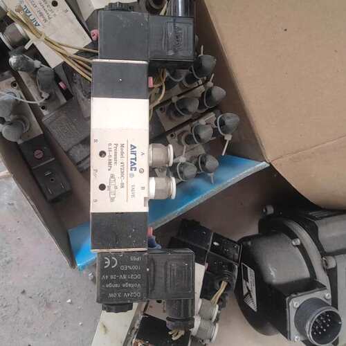 议价-亚德客电磁阀4v230C-08，拆机8个 单价30元 4V2-可维修