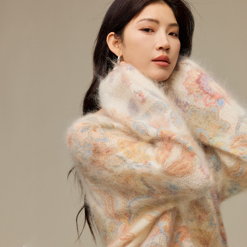 复古彩花印染马海毛毛衣女圆领针织衫早秋新款手工钉珠一字肩毛衣