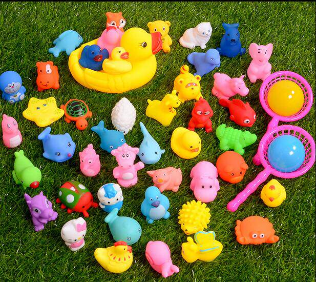 宝宝小鸭子洗澡玩具捏捏叫婴儿游泳池戏水男童女孩漂浮小黄鸭赠品