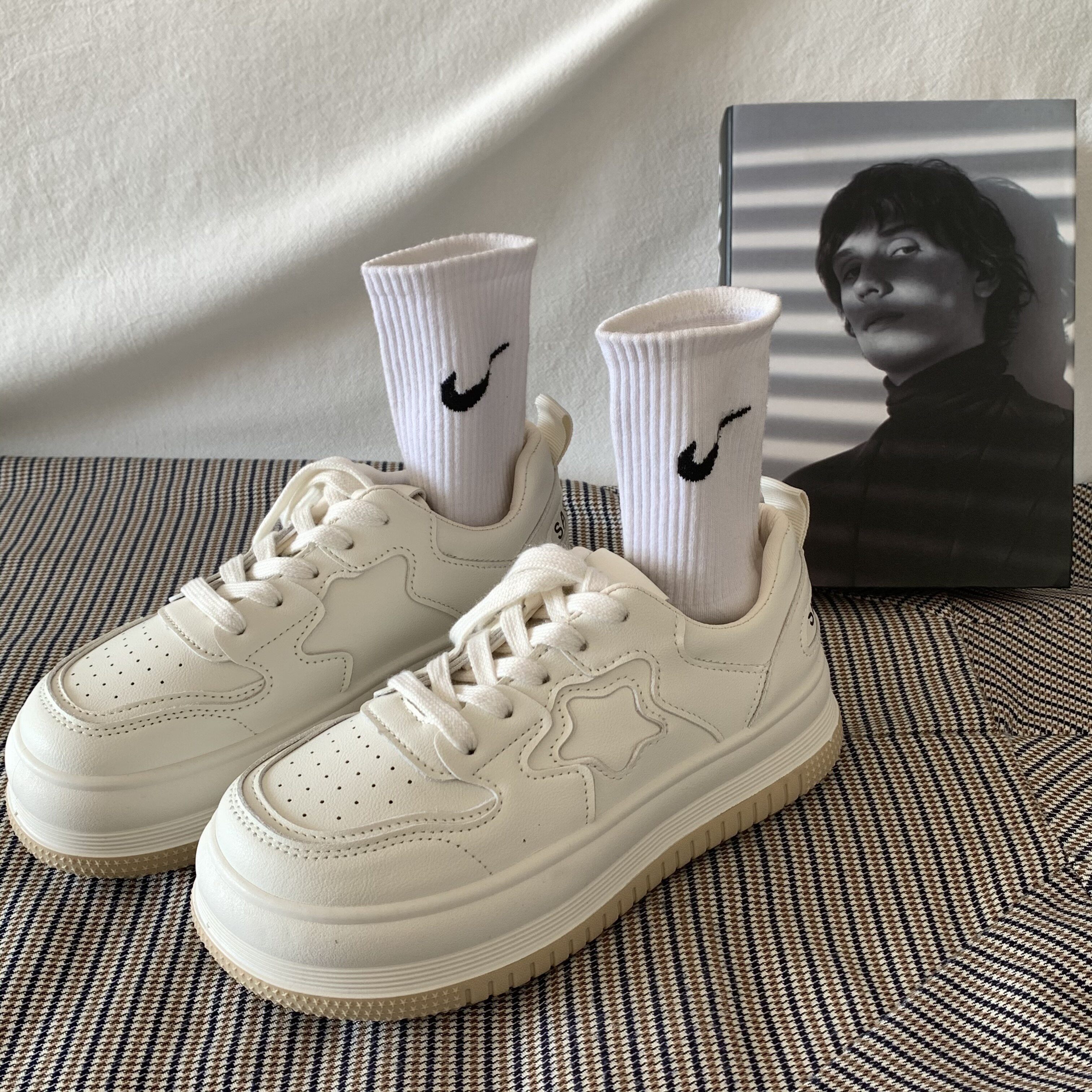 韩国ins小众厚底奶白色运动鞋学生爆款面包板鞋女休闲运动鞋子潮