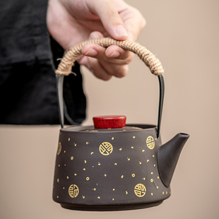 复古风紫砂提梁壶金色福纹点缀麻绳把手防烫泡茶实用又具中式韵味