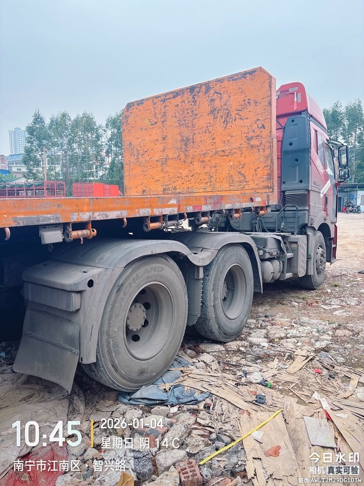 1月28日南宁解放牌重型半挂牵引车（车牌号为桂AAU185）网络拍卖公告