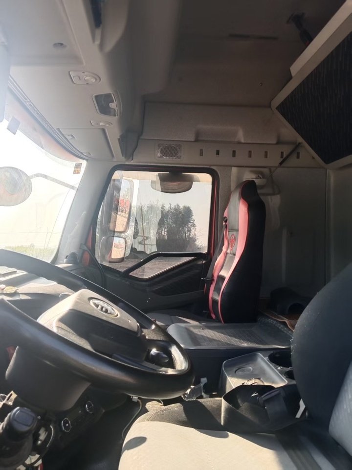 1月28日南宁解放牌重型半挂牵引车（车牌号为桂AY1277）网络拍卖公告