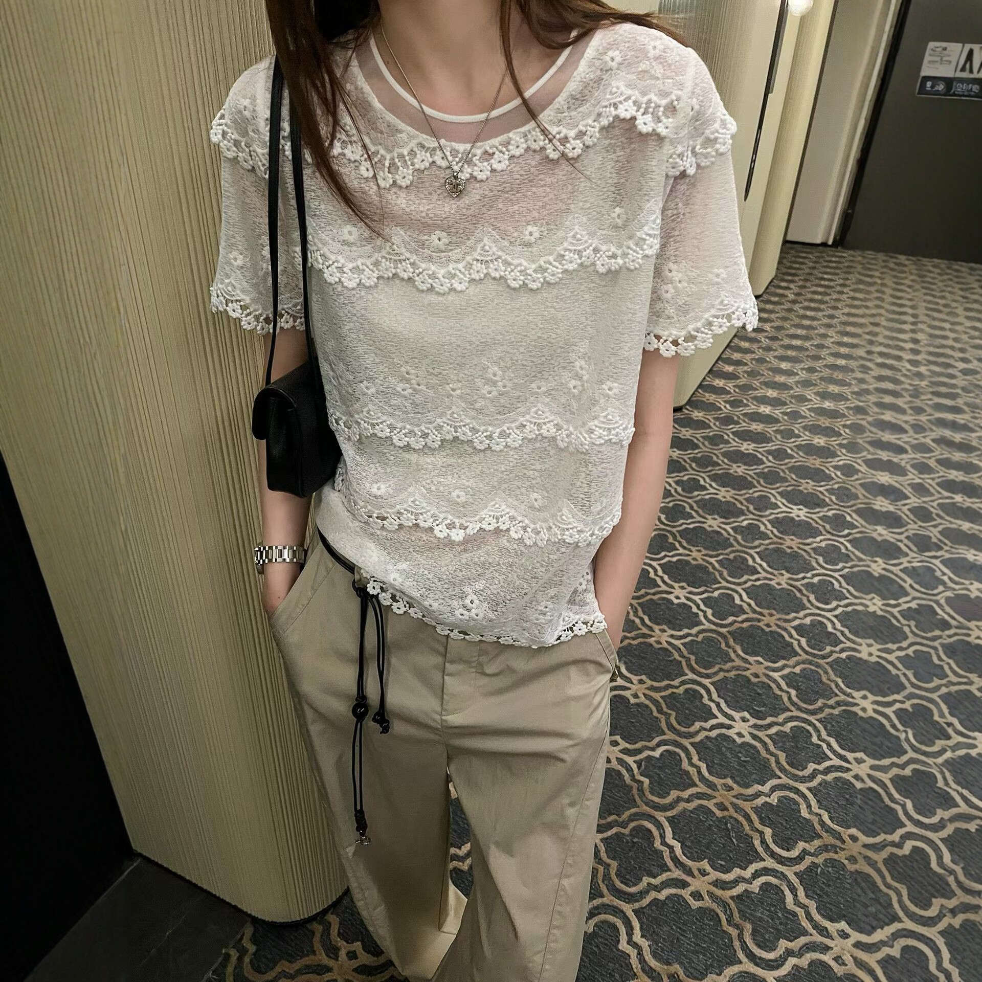 圆领短袖T恤女刺绣蕾丝衫上衣潮