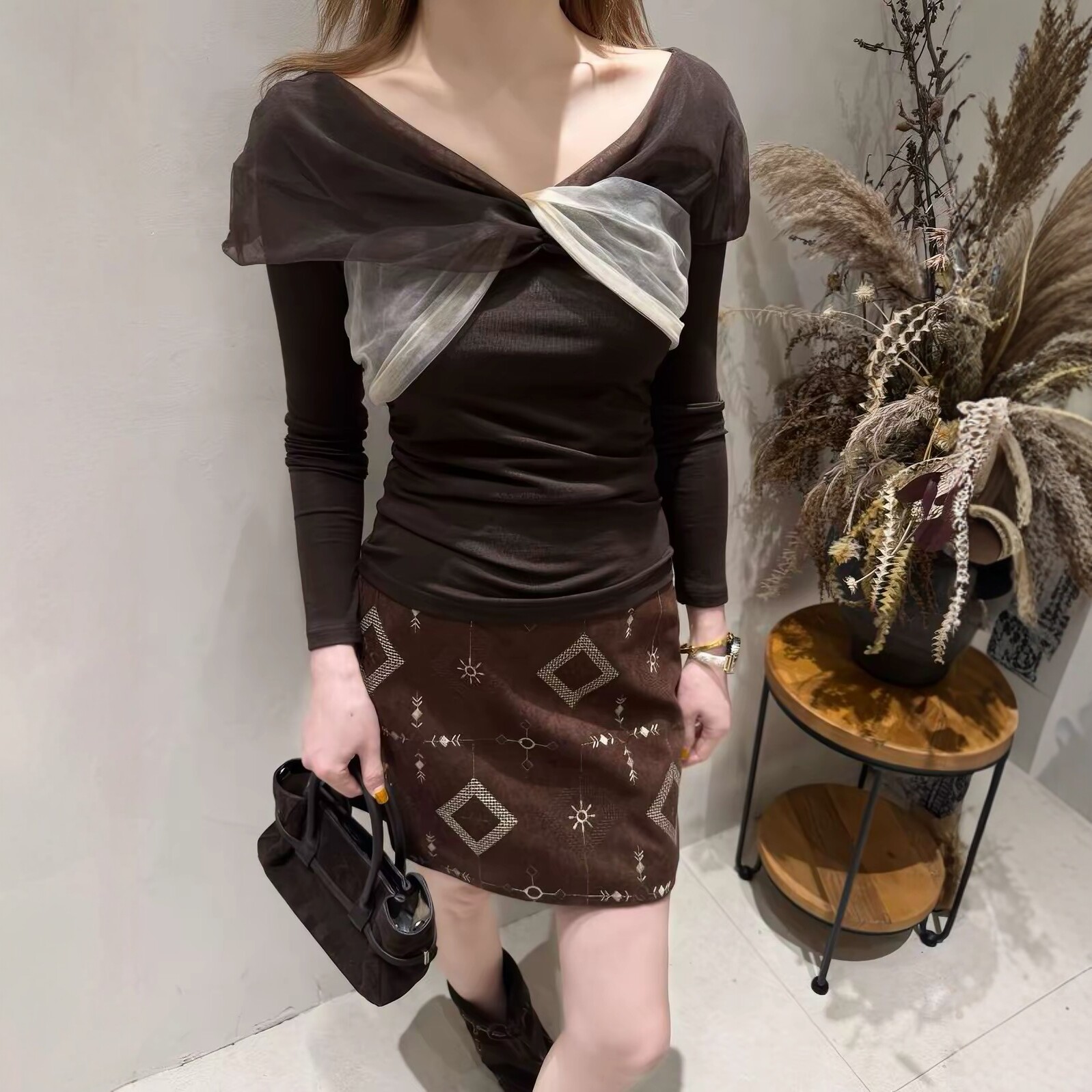 拼欧根纱交叉一字肩长袖T恤女秋
