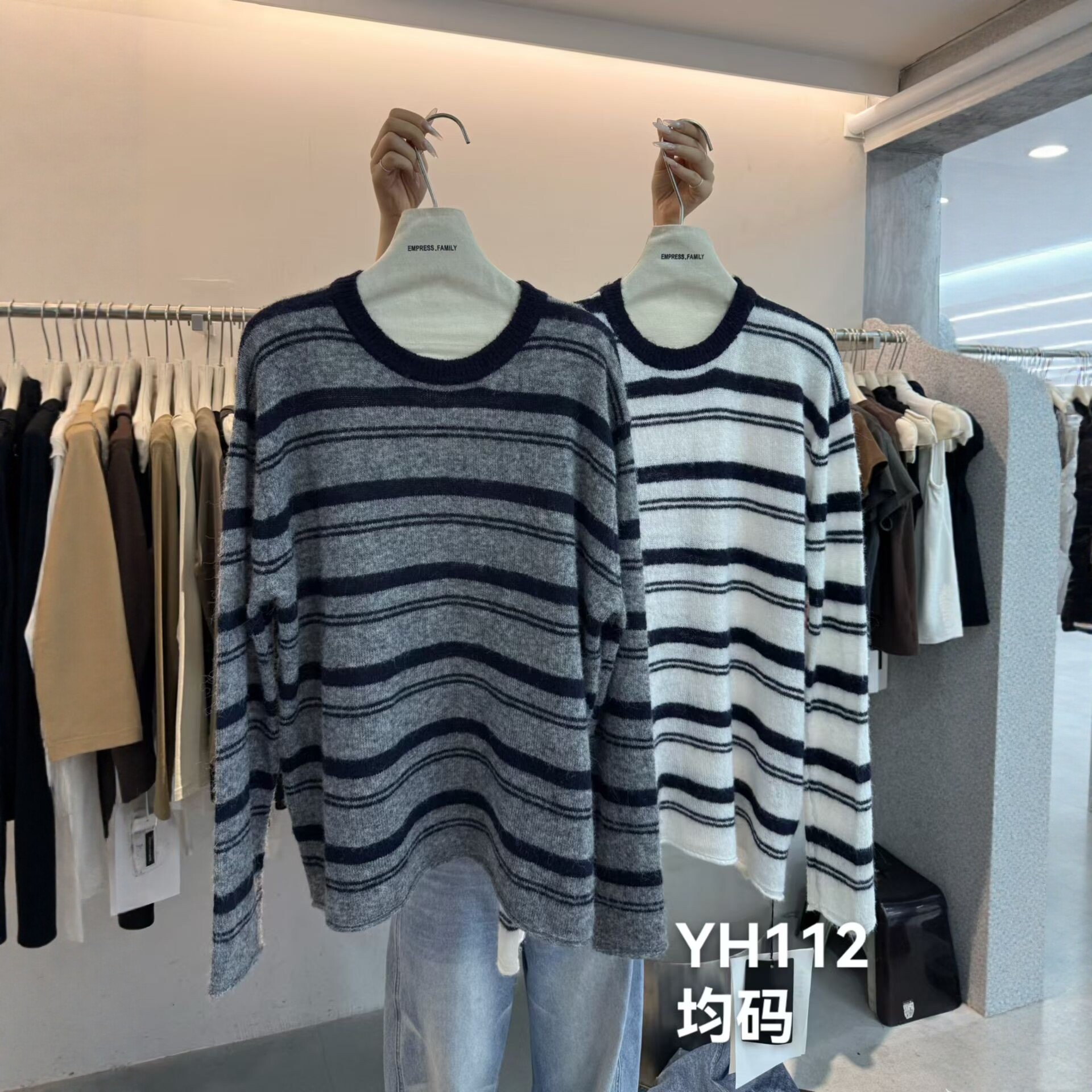 设计感慵懒风撞色条纹复古针织衫