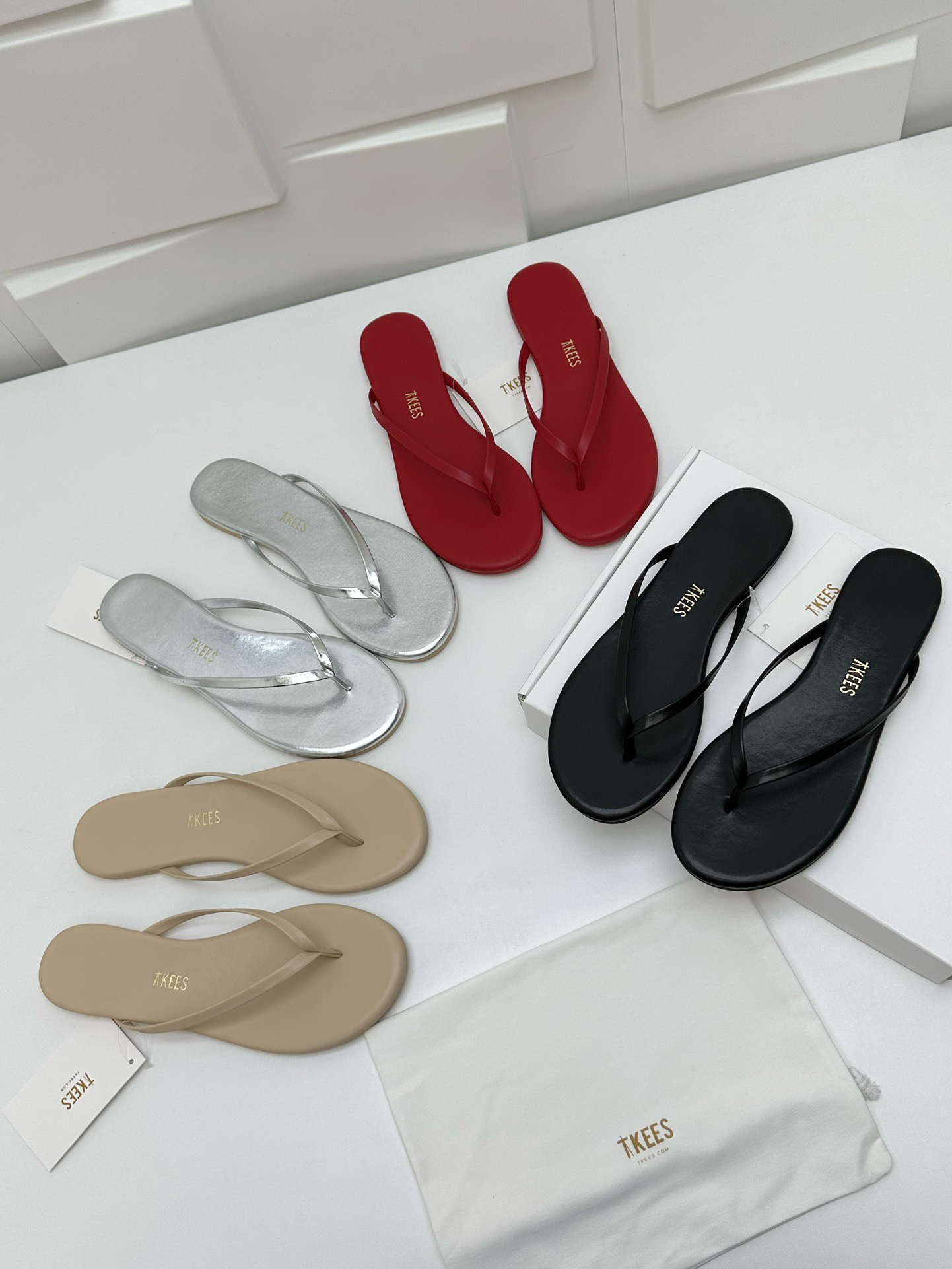 小众TKEES夹脚人字拖平底拖法式复古简约舒适休闲外穿凉拖女百搭