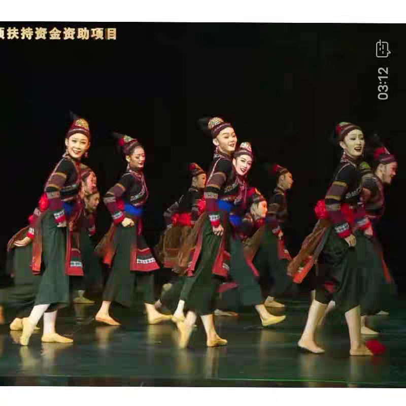 幸福的脚步舞蹈演出服少数民族服装