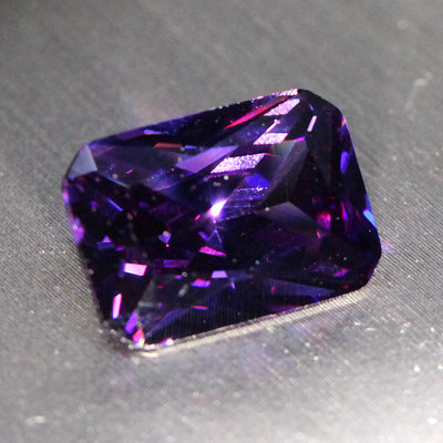 长方形深紫色锆石瑞士钻裸钻