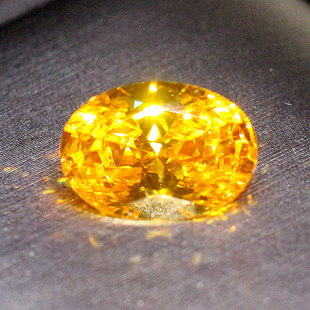 椭圆形黄钻瑞士钻裸钻金黄色锆石裸石轻奢女欧美戒指项链耳钉镶嵌