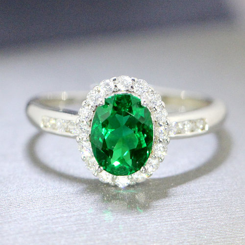 椭圆形祖母绿宝石戒指女浪漫