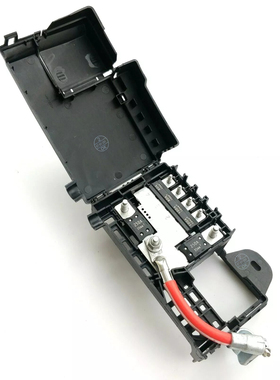 适用XTS迈锐宝新君威君越电池保险丝盒电瓶正极接线盒总成保险盒