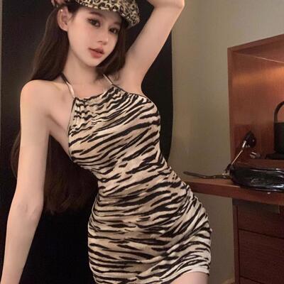 褶皱露背紧身包臀短裙吊带连衣裙