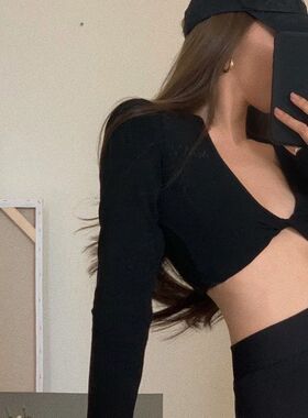 ins紧身性感短款露脐长袖T恤女黑色内搭打底锁骨低胸显胸V领上衣