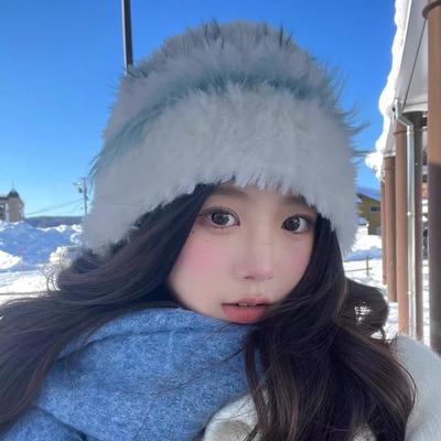 雪地拍照毛绒绒帽显脸防寒保暖