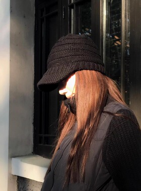 黑色毛线鸭舌帽子女秋冬季潮酷逛街百搭保暖针织遮阳马术帽显脸小
