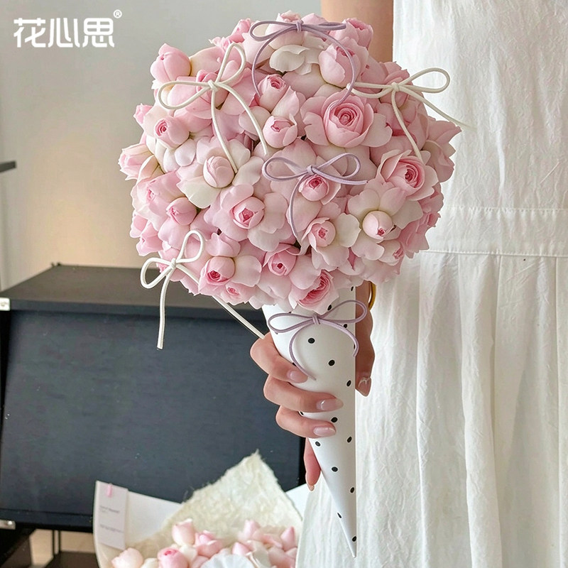 花心思波点甜筒冰淇淋花束内胆插花神器鲜花包装材料尖桶花艺资材