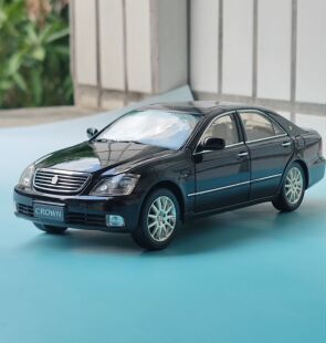 1：18原厂TOYOTA一汽丰田12代皇冠车模 老款仿真合金汽车模型