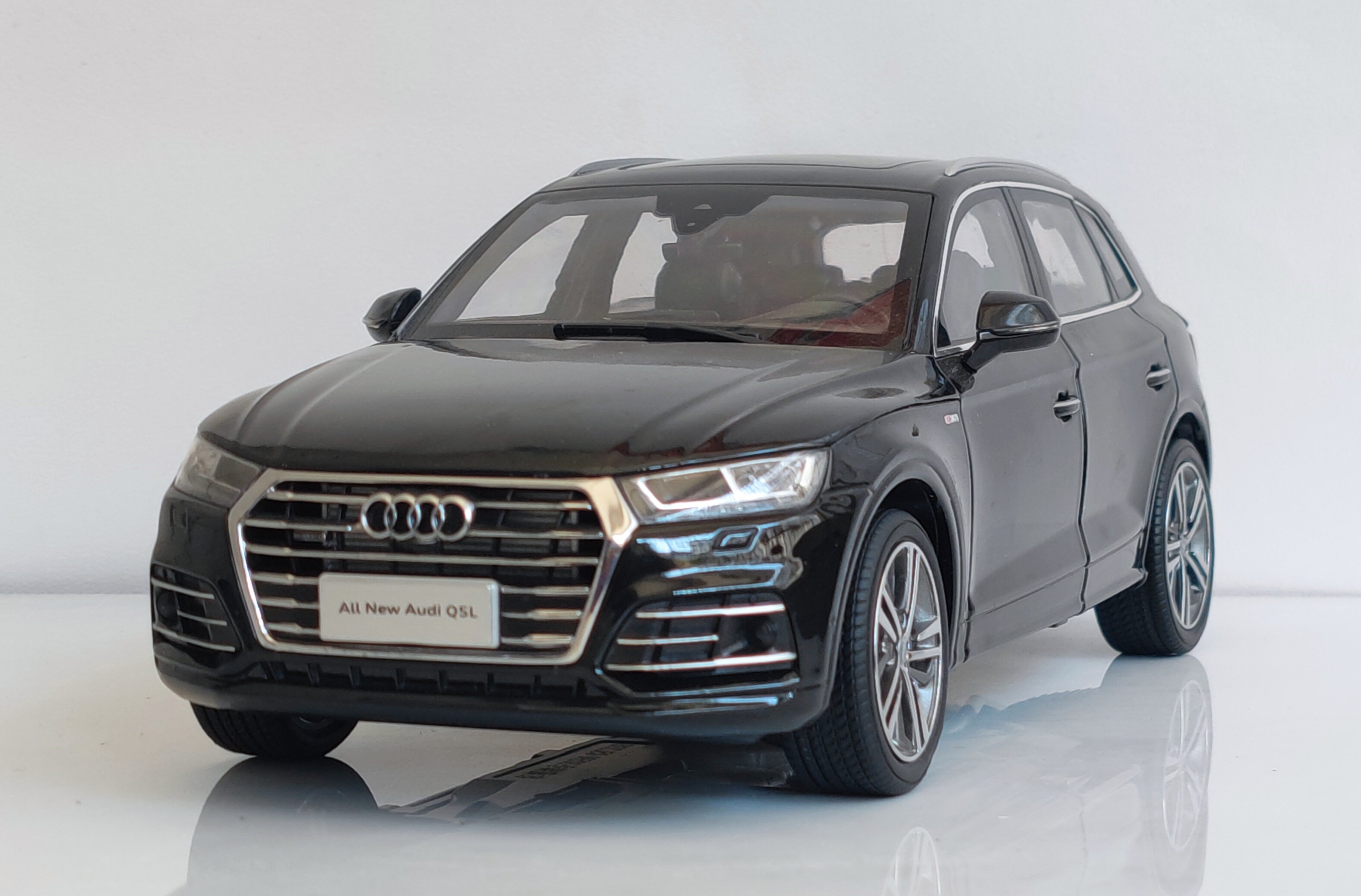 1:18 原厂汽车模型 一汽大众 奥迪Q5车模型 2018款 SUV 白色
