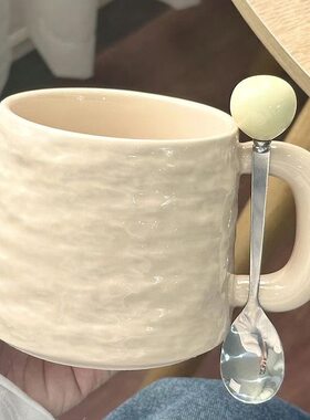 手工陶瓷米色肌理带勺马克杯礼盒