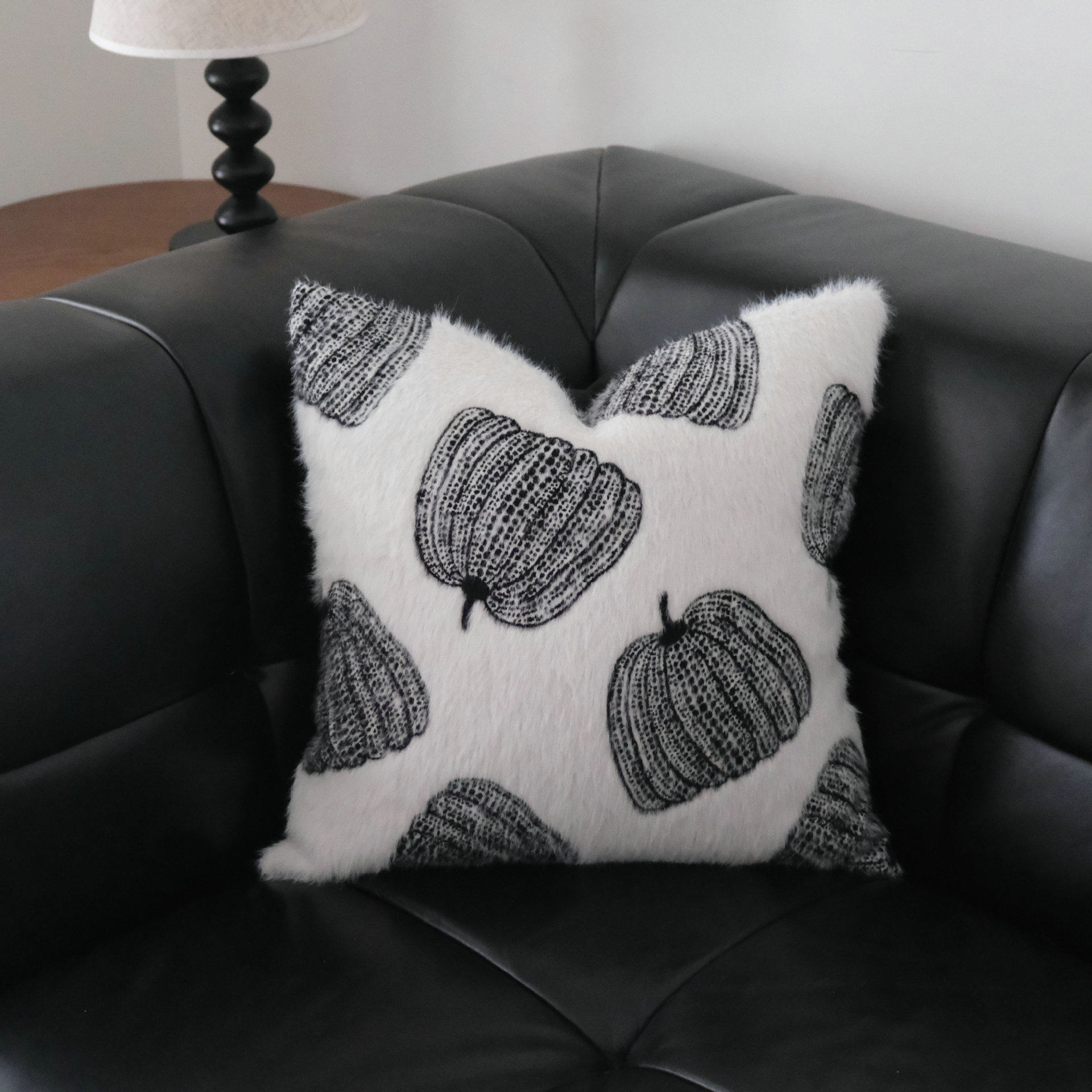 轻奢风中古高级感刺绣抱枕仿貂绒客厅沙发靠枕装饰酒店样板间靠垫