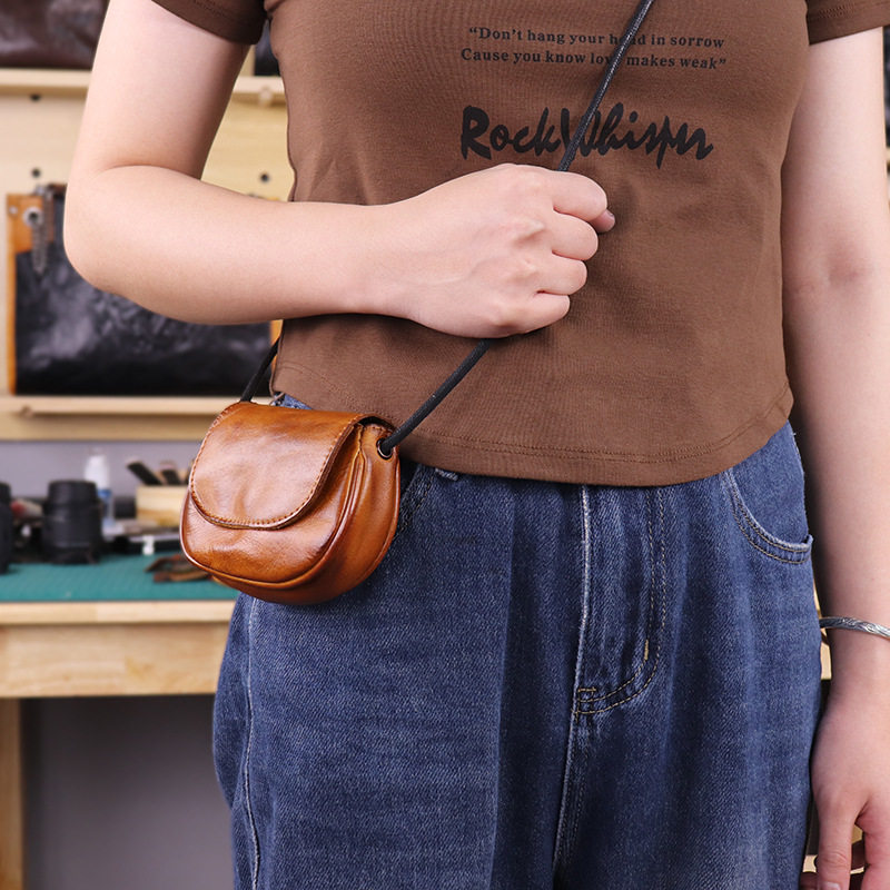 明星同款复古头层植鞣牛皮零钱卡包真皮驾驶证件包斜挎包山下裘宝