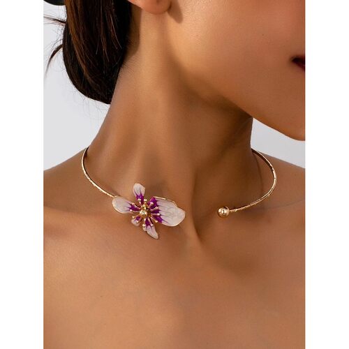 A Simple and Elegant Women's Choker with a Colorful Flower D
