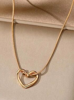 Simple Hollow Love Heart Pendant Necklace for Women Fashion