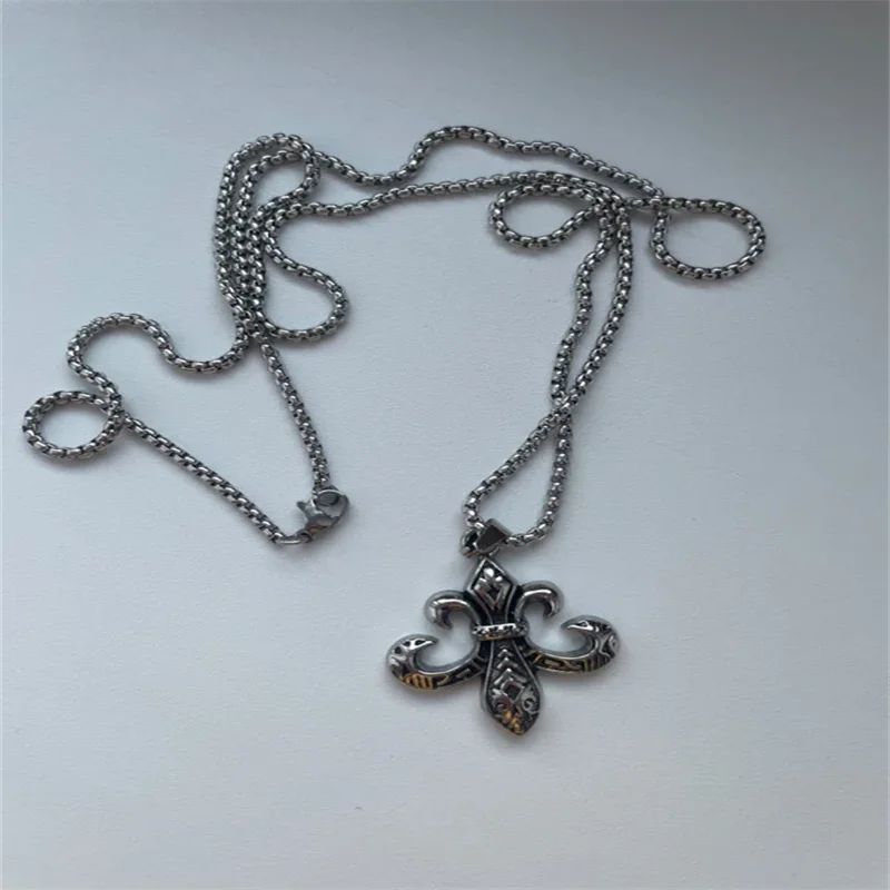 Vintage Cross Pendant Necklace Unisex Versatile Simple Long - 实物图